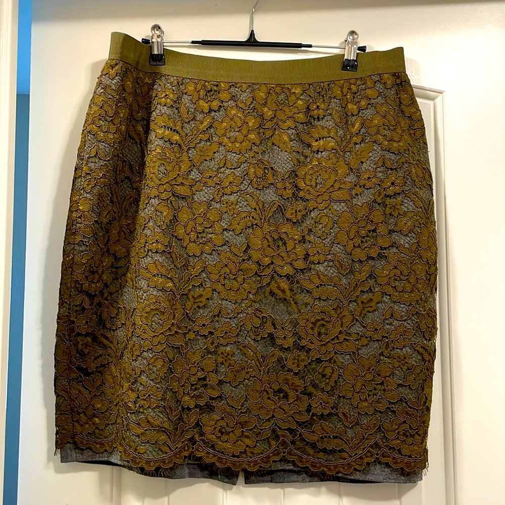 LOFT size 14 lace skirt in EUC
